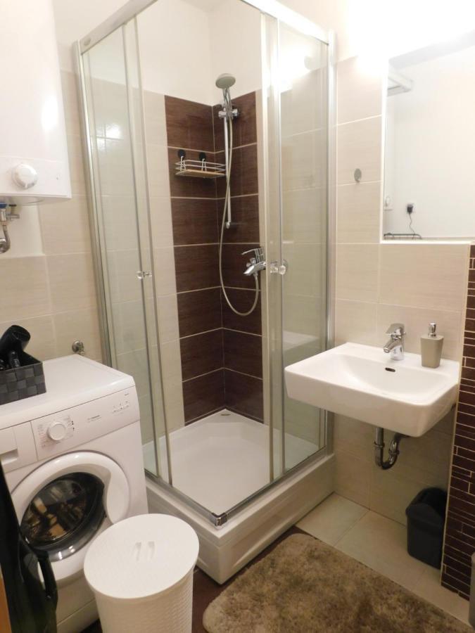 Modern Center Studio Under The Castle - Free Parking Apartment Ljubljana Bagian luar foto
