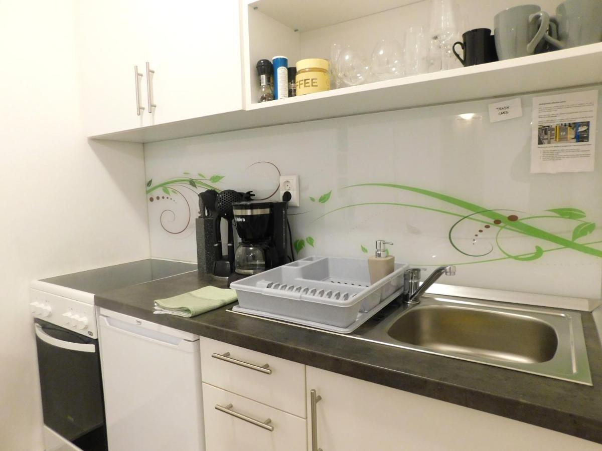 Modern Center Studio Under The Castle - Free Parking Apartment Ljubljana Bagian luar foto
