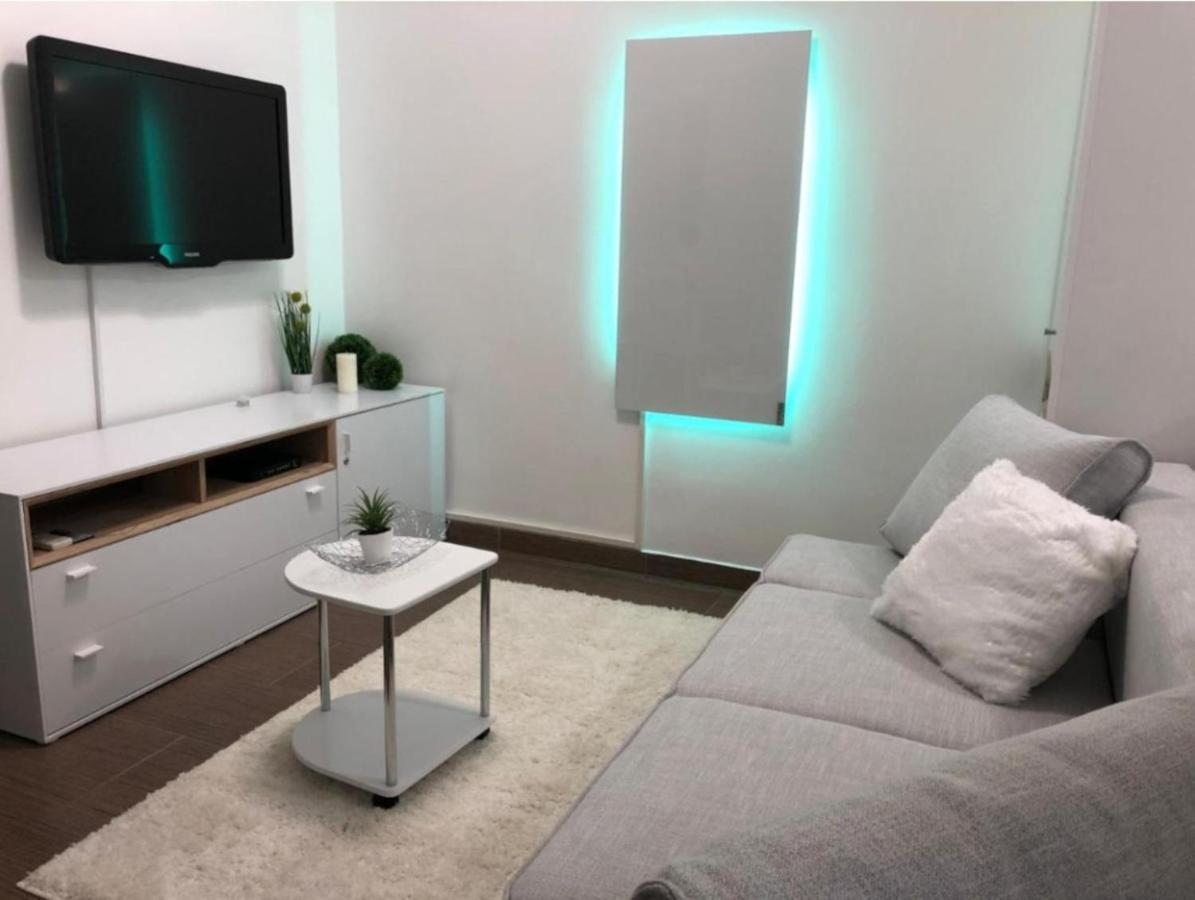 Modern Center Studio Under The Castle - Free Parking Apartment Ljubljana Bagian luar foto